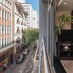 Modern Apartment In Wale Street