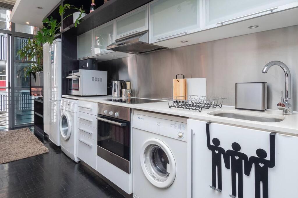 Modern In Wale Street Apartment