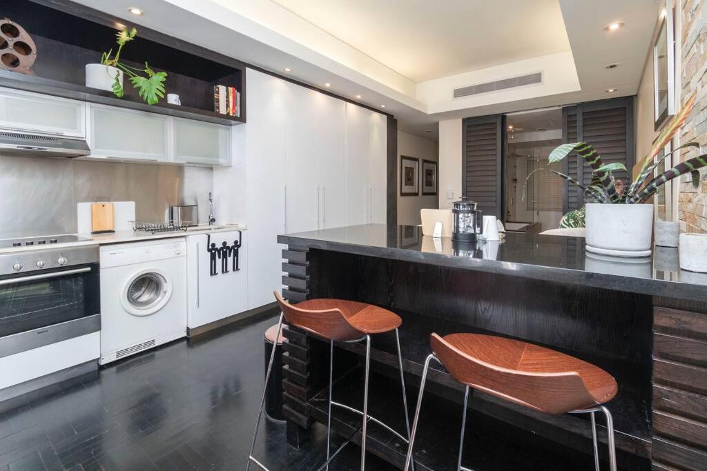 Modern In Wale Street Apartment
