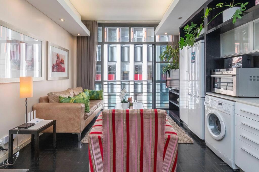 Modern In Wale Street Apartment Cape Town